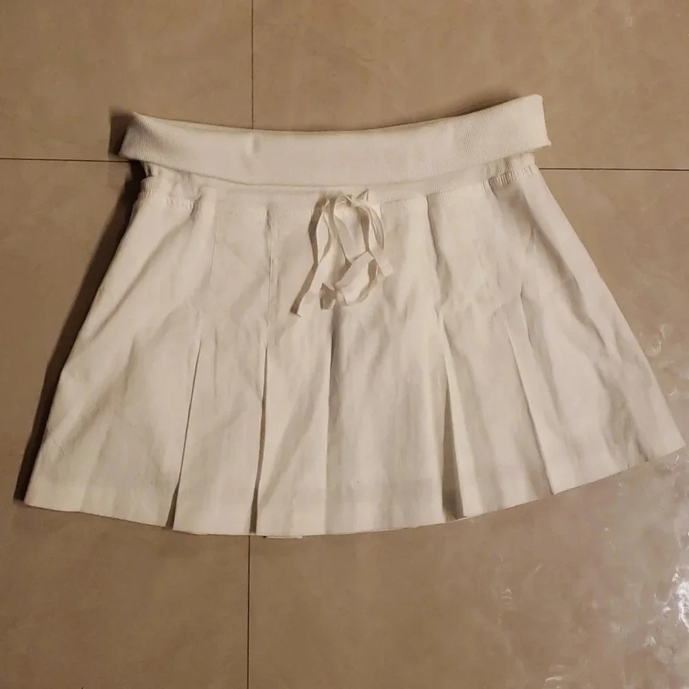 BCBGMaxAzria White Pleated Skirt